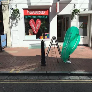 https://bond-hotel.brighton-hotels-england.com