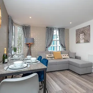 Apartment The Honeycomb By Fortuna, Cheltenham