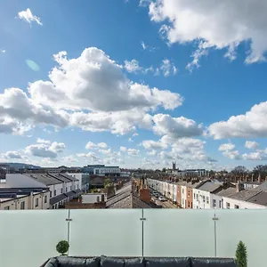 Apartment The Burton Penthouse By Fortuna, Cheltenham