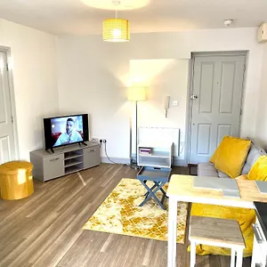 https://new-stylish-cosy-and-bright-apartment-fantastic-location.cambridgehotelsuk.com