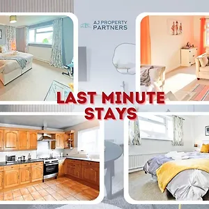 Holiday home Premium L Hill View L Last-minute Offer L L Aj L Perfect For Short Or Long L 4beds 4bedrooms, Cheltenham
